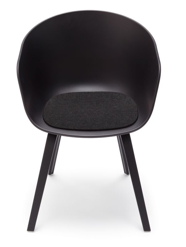 Schwarzer About A Chair AAC22 Stuhl mit grauer Filz Sitzauflage von Hey Sign.